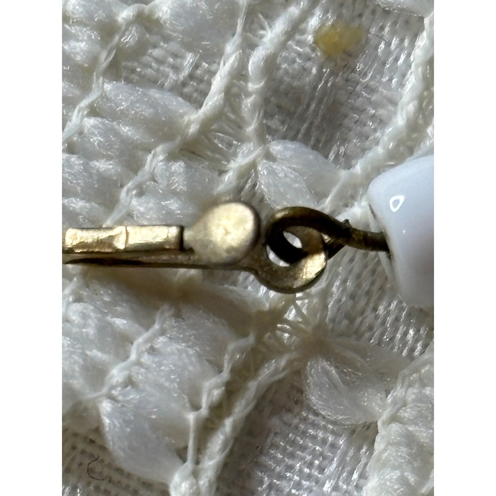 White lucite Barrel Bead Necklace Retro Hand Strung Hook Clasp Vintage - Picture 9 of 10
